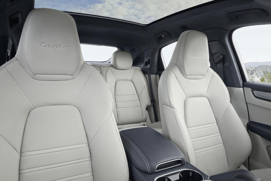 Интерьер Porsche Cayenne Turbo Coupe 2019 года  (WW) (фото 8 из 44)
